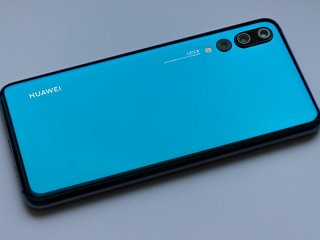 UK Telecoms Operators Planning To Stockpile Huawei Equipment Amid US Tensions